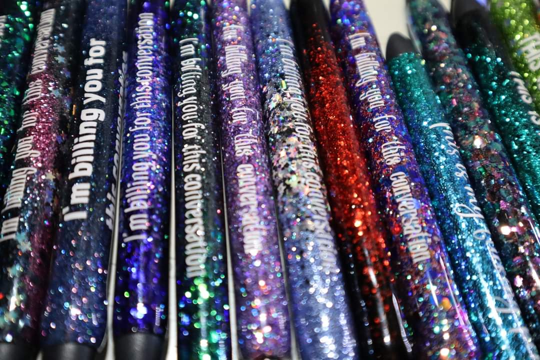 One custom glitter pen