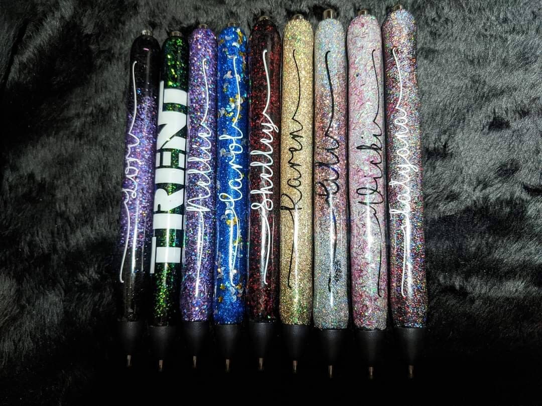 One custom glitter pen
