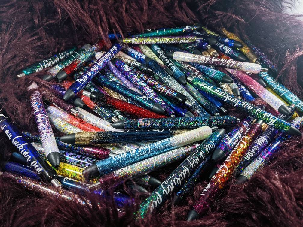 One custom glitter pen
